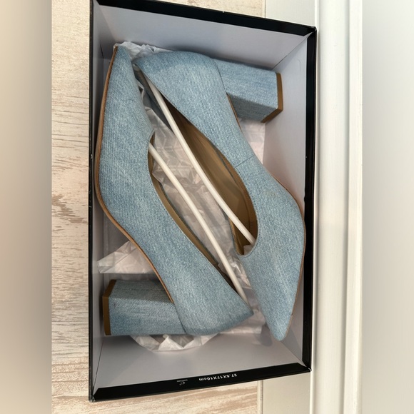 Marc Fisher | ZALA BLOCK HEEL POINTY TOE PUMP | Light Blue Denim | Size 8 - Picture 5 of 12
